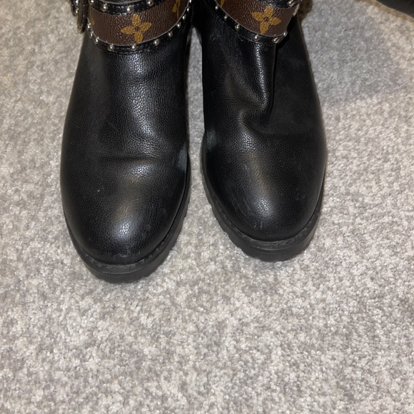 Women’s Louis Vuitton Boots - Picture 9 of 9
